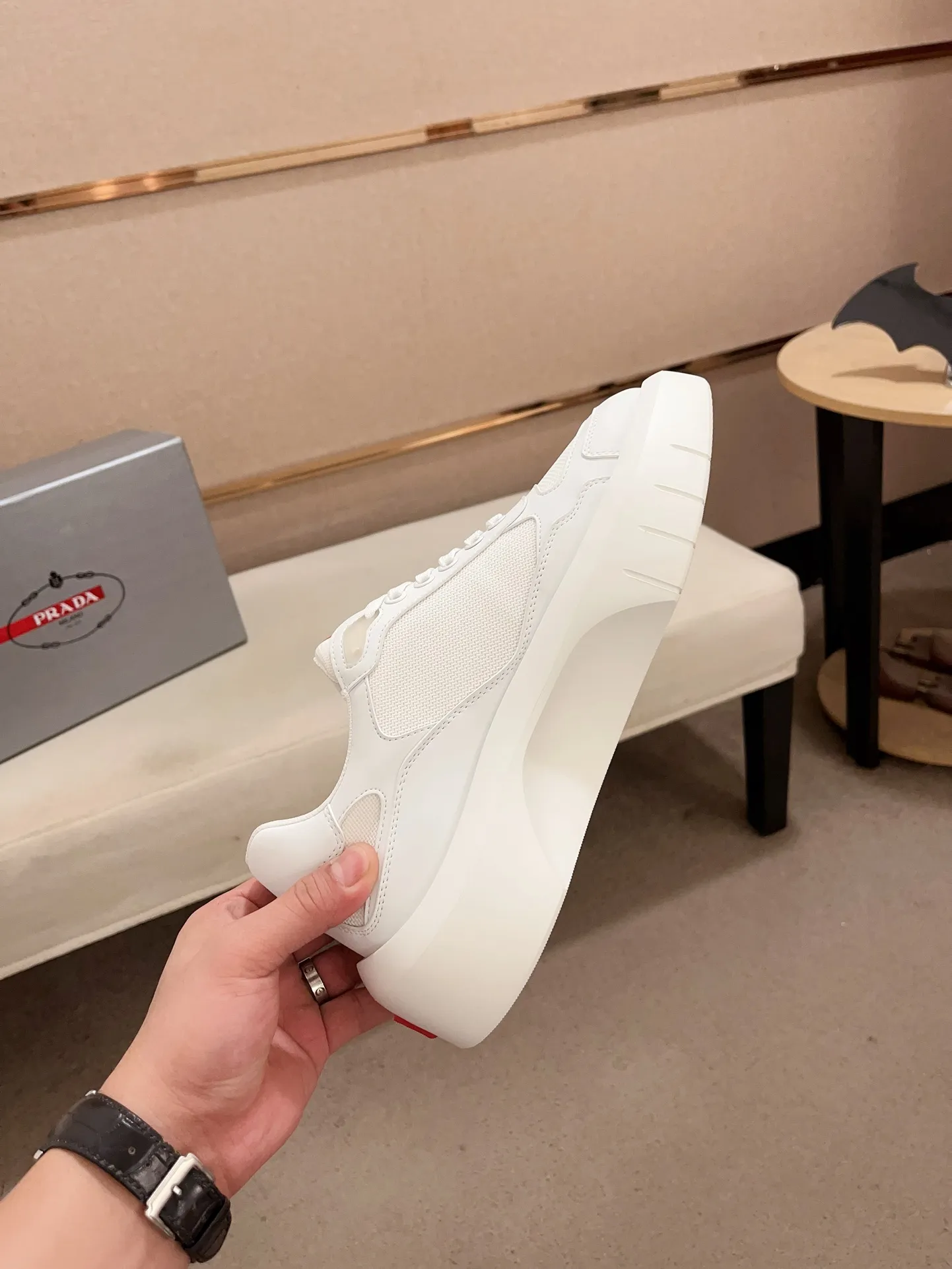 Factory price 620💰 ✔️✔️✔️Higher version High-quality new PRADA (Prada) counters are launched simultaneously. New men's shoes and 😘fabric are made of high-tech glue-spraying technology. Lining: Full cowhide lining. 👍🏿 High-end ☄️ air-cushion molded anti-slip rubber outsole, exquisite lines, simple and elegant, comfortable and high-end for leisure travel. Code number: 38 to 45 (can be customized to 46 to 47, non-refundable)